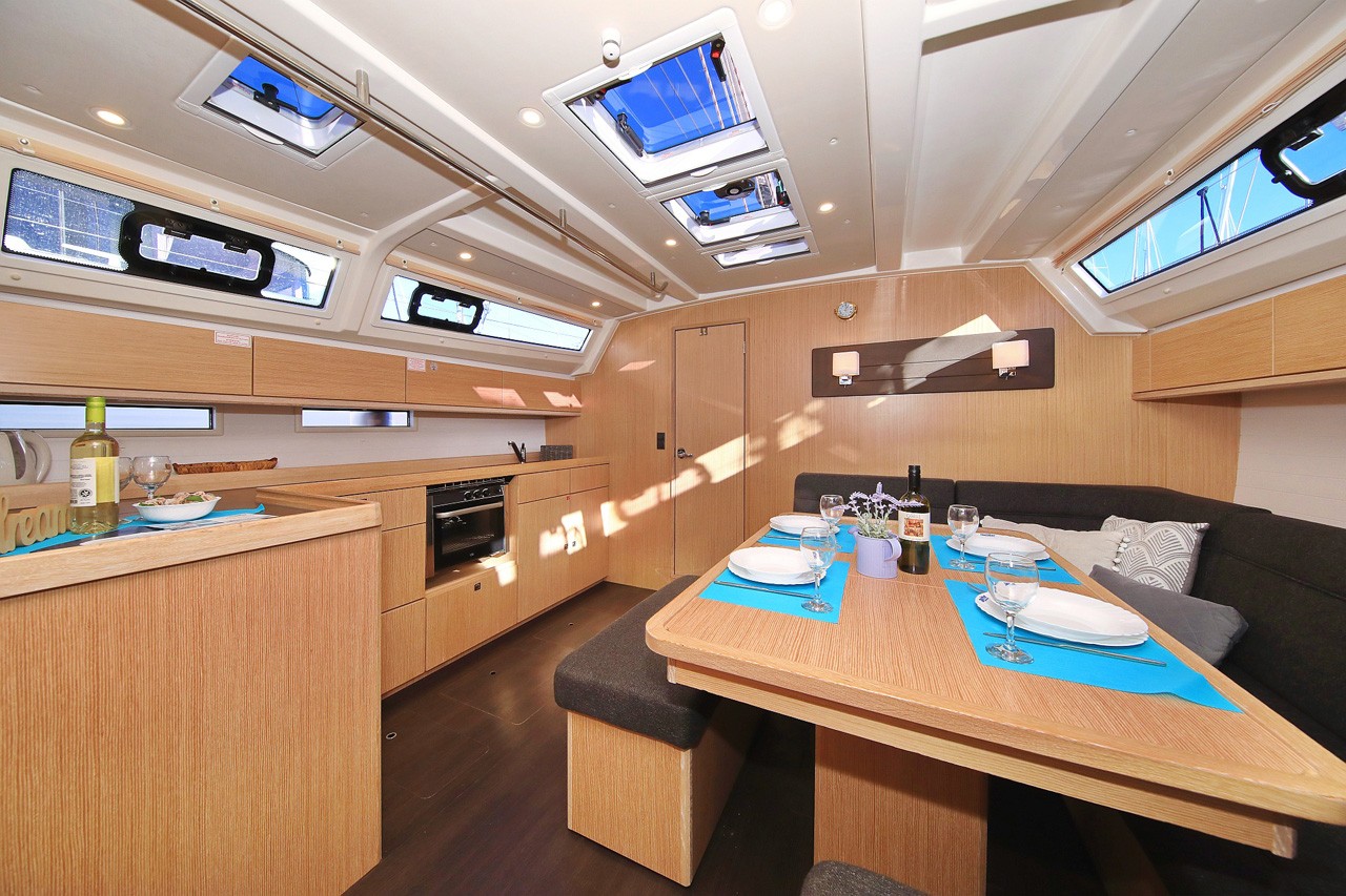 Bavaria Cruiser 46, Saphir | Yacht Charter Croatia
