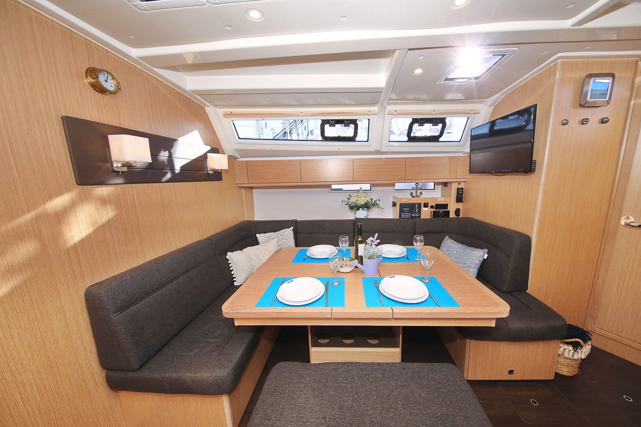 Bavaria Cruiser 46, Saphir | Yacht Charter Croatia