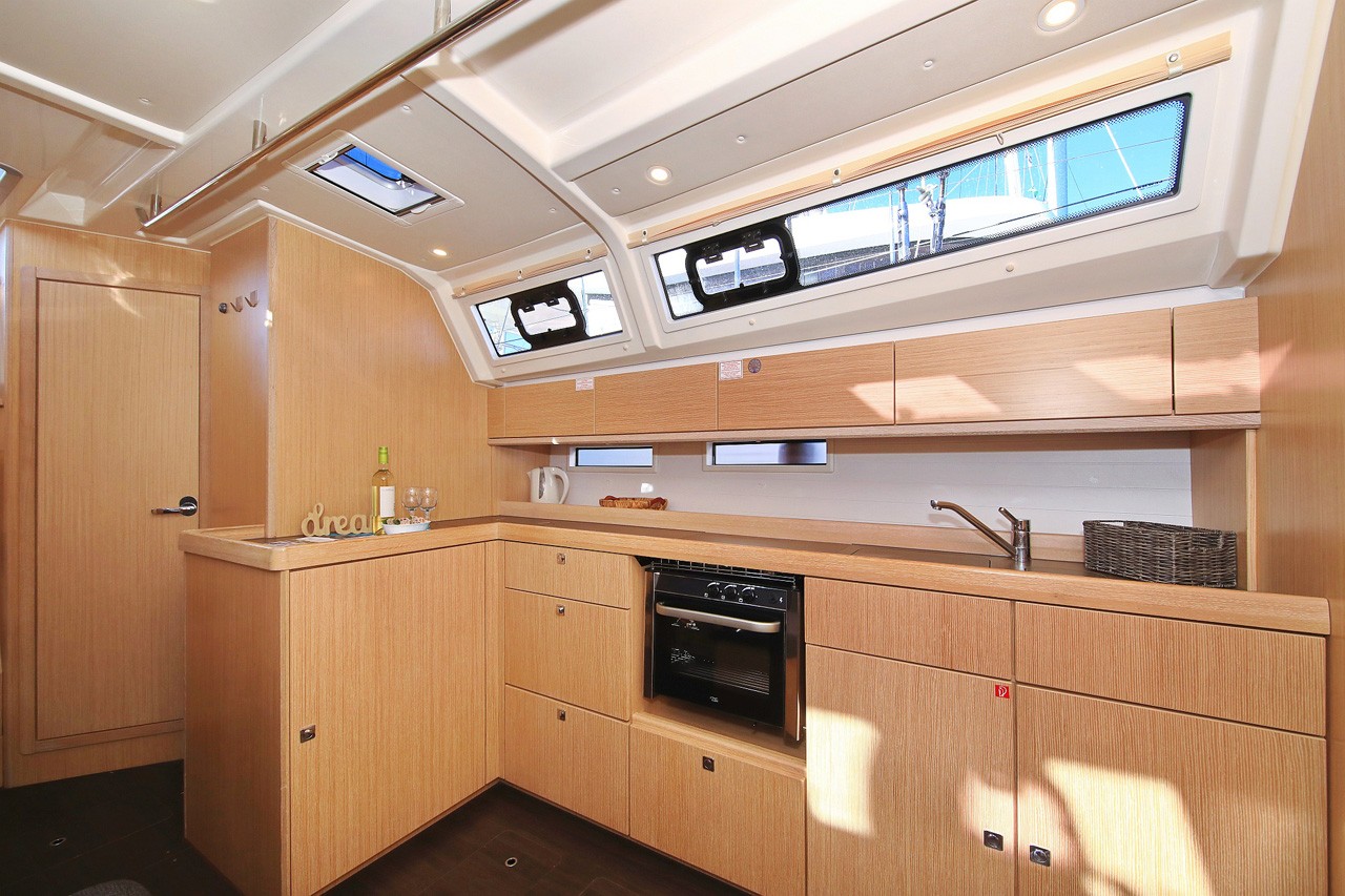 Bavaria Cruiser 46, Saphir | Yacht Charter Croatia