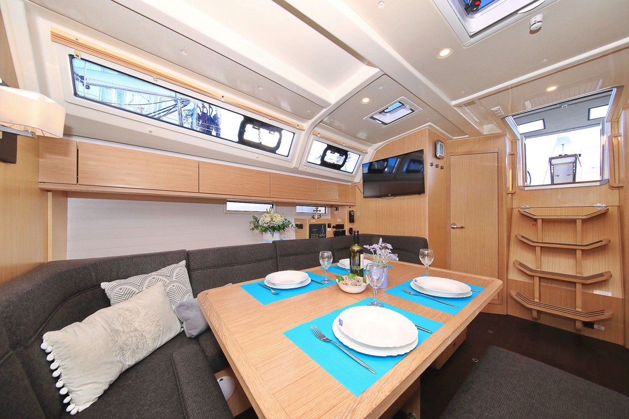 Bavaria Cruiser 46, Saphir | Yacht Charter Croatia