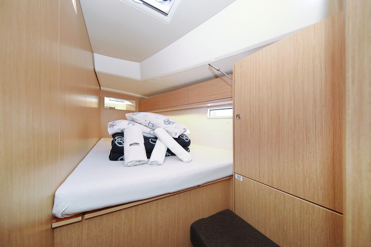 Bavaria Cruiser 46, Saphir | Yacht Charter Croatia