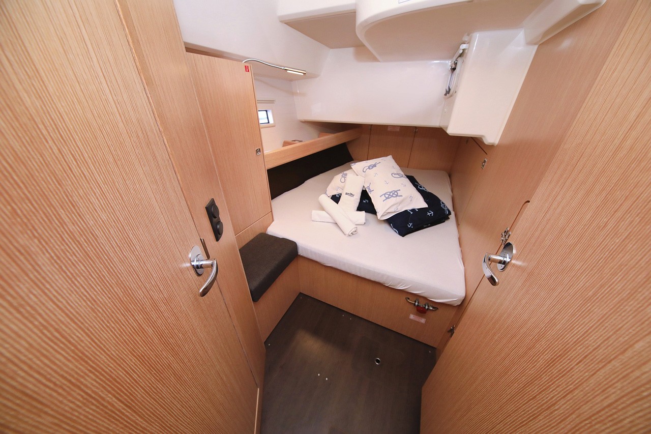 Bavaria Cruiser 46, Saphir | Yacht Charter Croatia