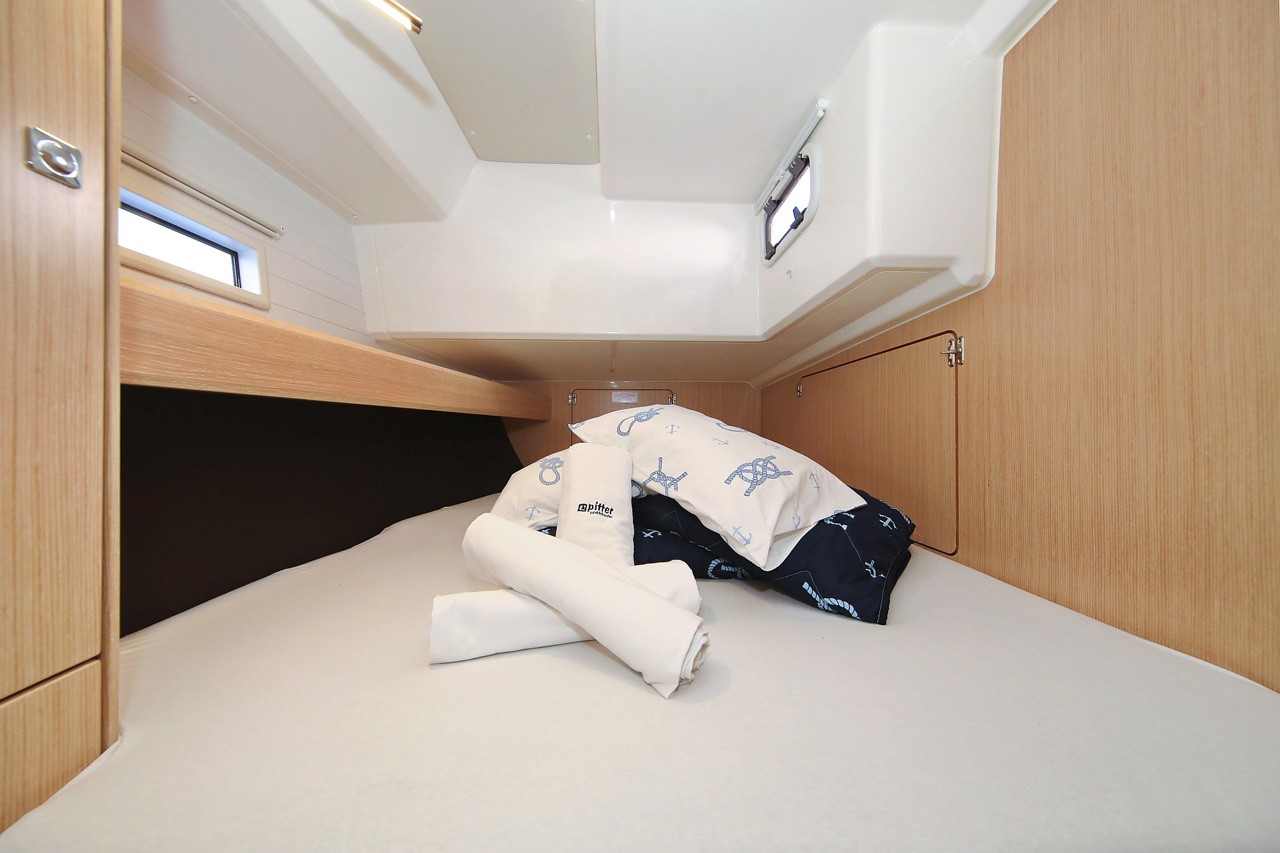 Bavaria Cruiser 46, Saphir | Yacht Charter Croatia