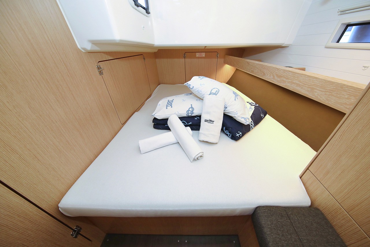 Bavaria Cruiser 46, Saphir | Yacht Charter Croatia