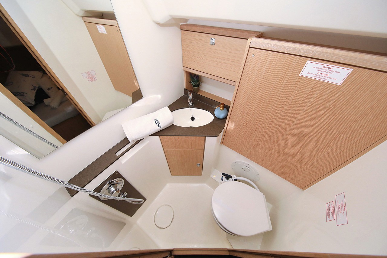 Bavaria Cruiser 46, Saphir | Yacht Charter Croatia