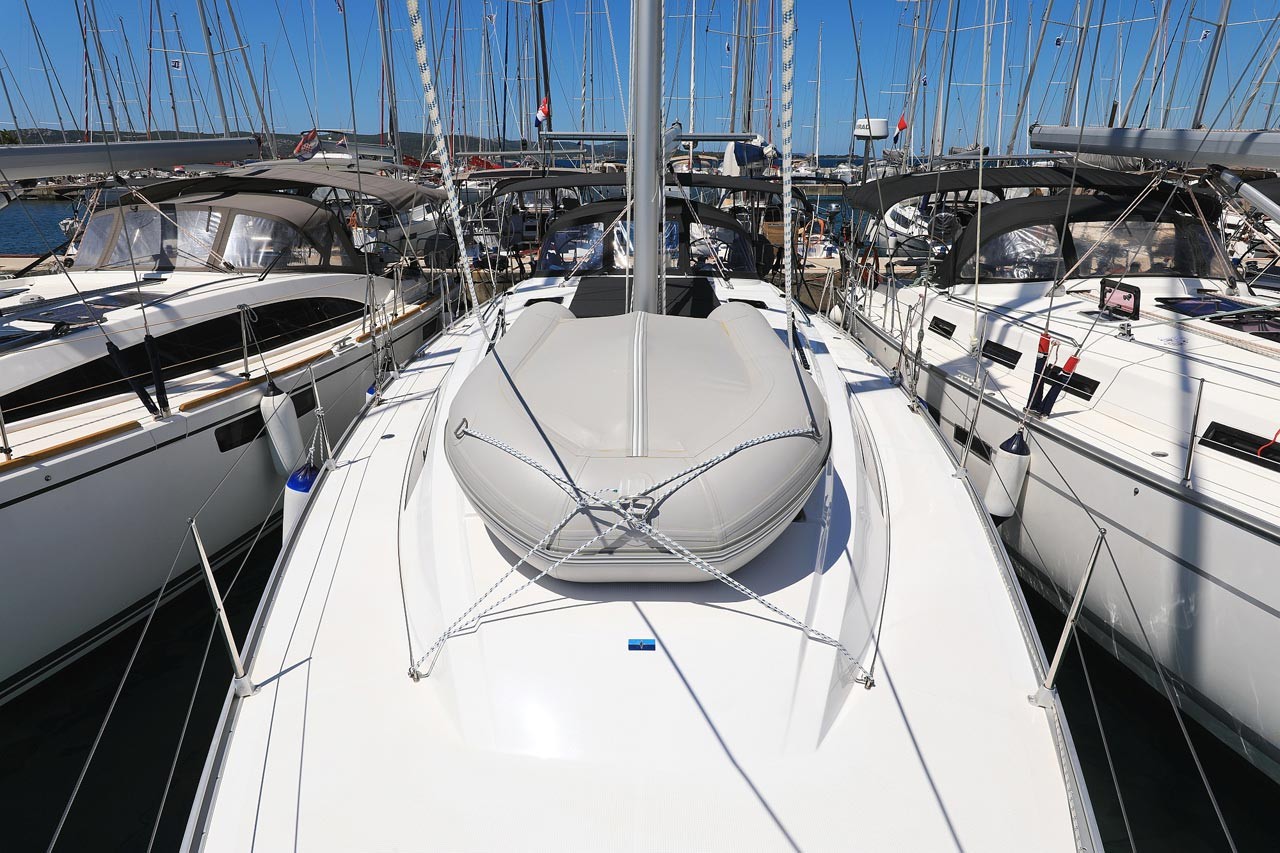 Bavaria Cruiser 46, Cara | Yacht Charter Croatia