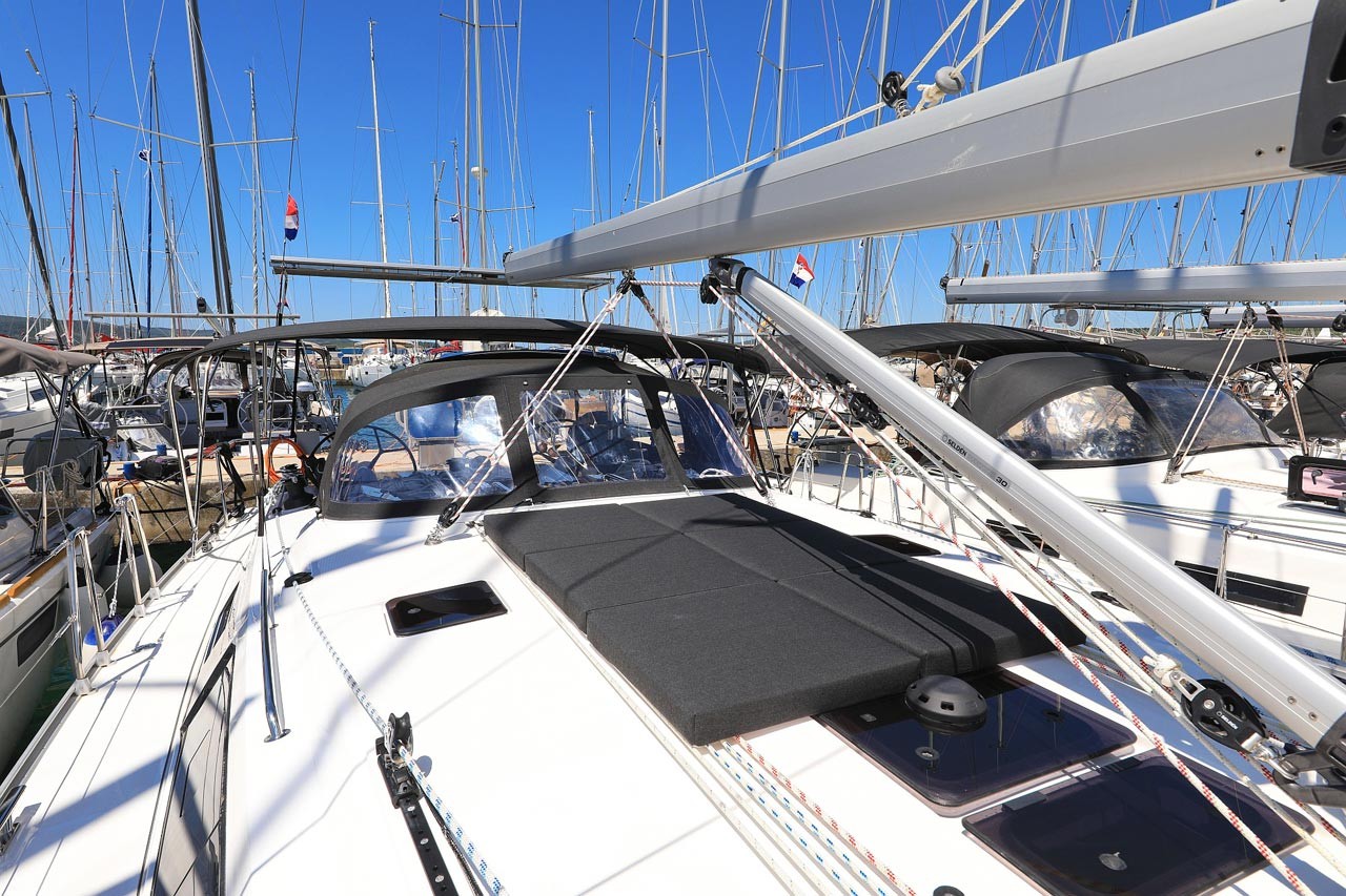 Bavaria Cruiser 46, Cara | Yacht Charter Croatia