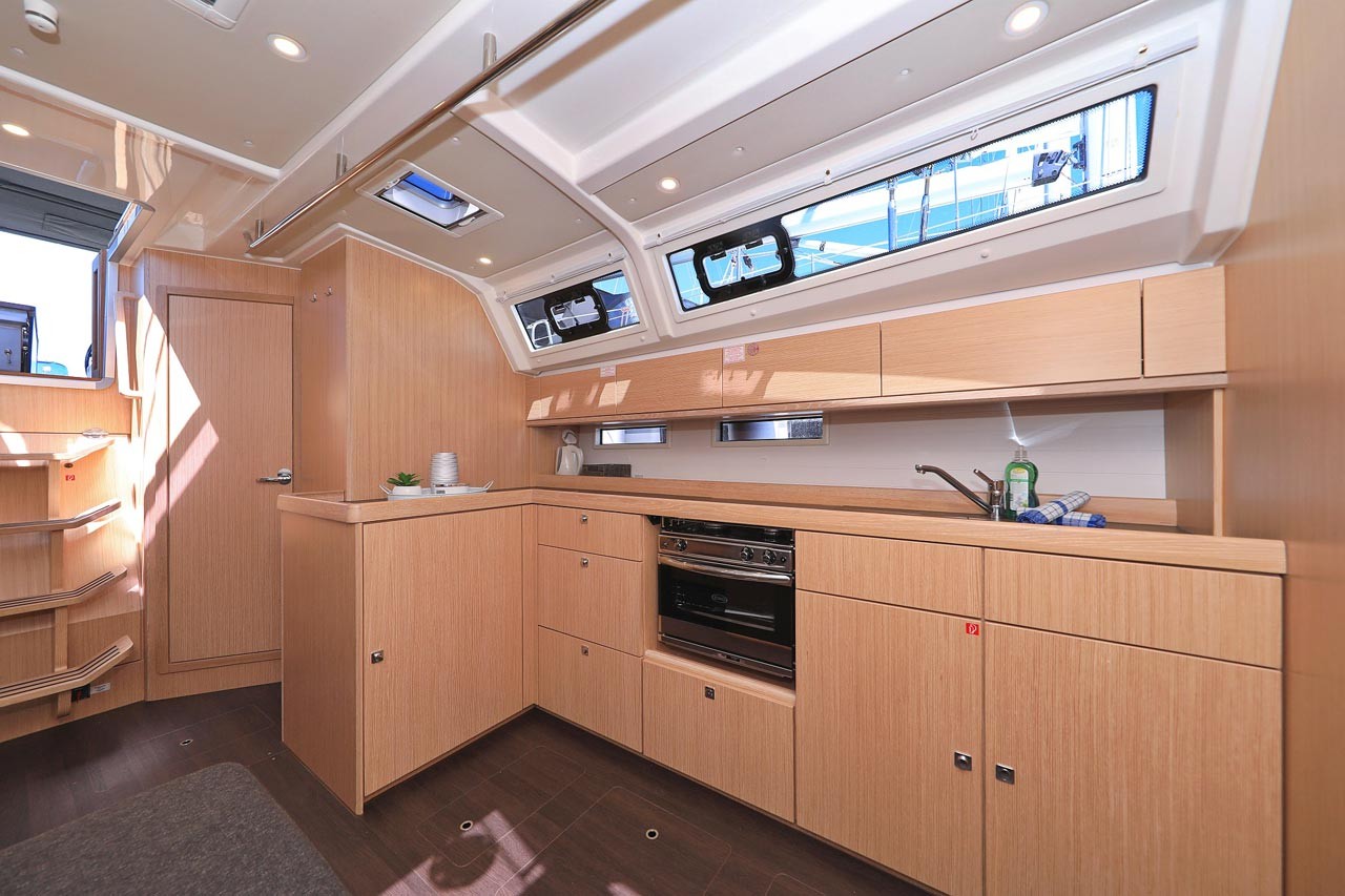 Bavaria Cruiser 46, Cara | Yacht Charter Croatia