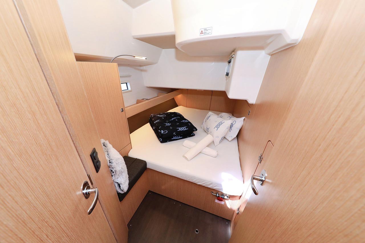 Bavaria Cruiser 46, Cara | Yacht Charter Croatia
