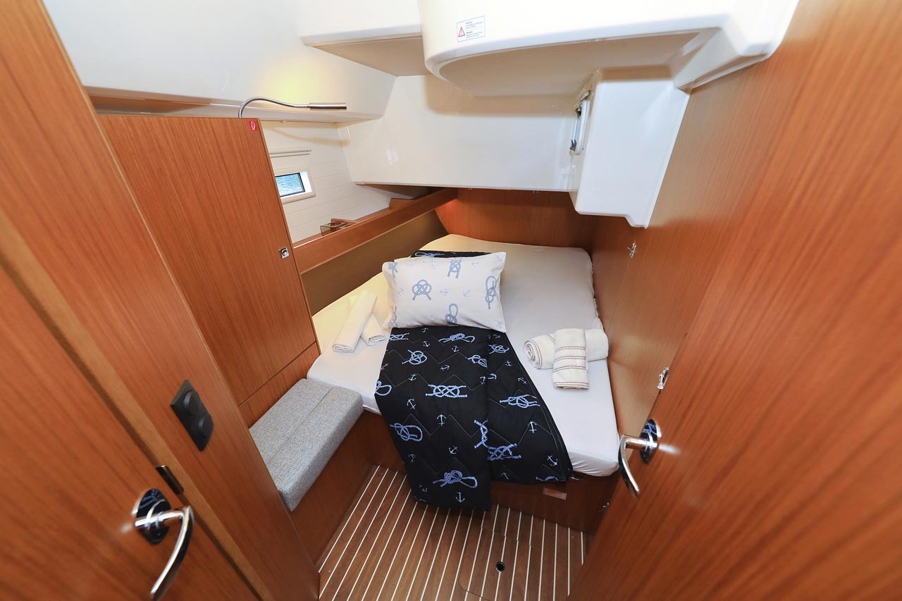 Bavaria Cruiser 46, Enigma | Yacht Charter Croatia