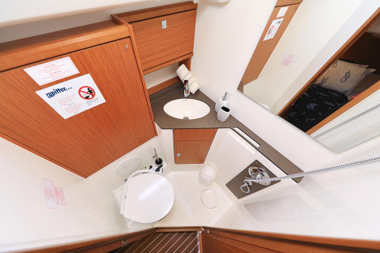 Bavaria Cruiser 46, Enigma | Yacht Charter Croatia