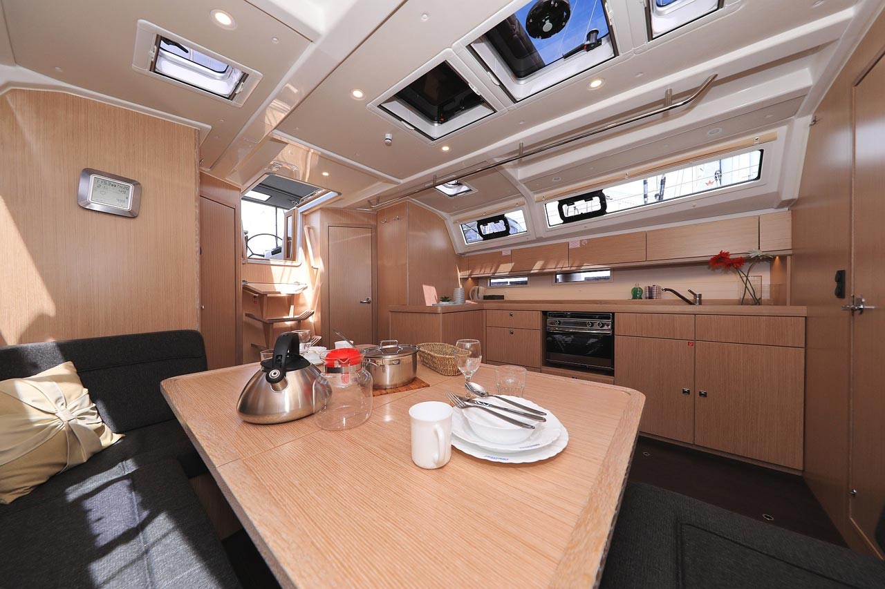 Bavaria Cruiser 46, Aiolos I | Yacht Charter Croatia