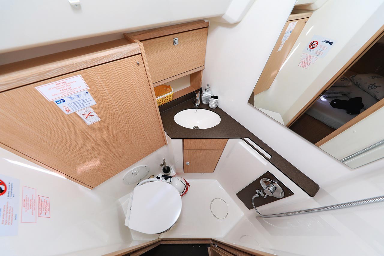 Bavaria Cruiser 46, Aiolos I | Yacht Charter Croatia