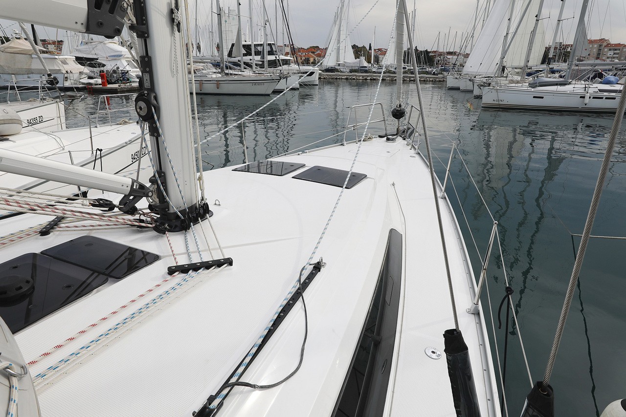 Bavaria Cruiser 46, Rubin | Yacht Charter Croatia