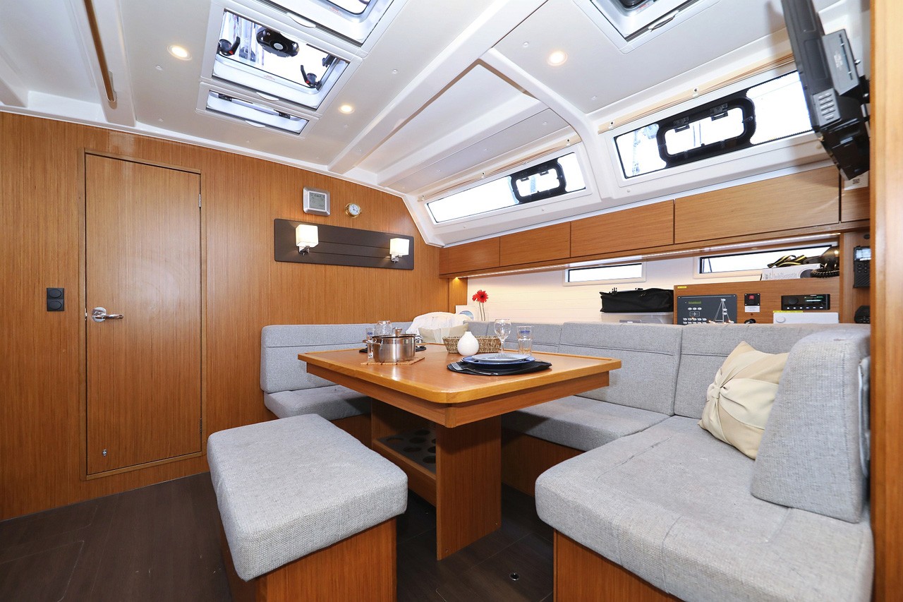 Bavaria Cruiser 46, Rubin | Yacht Charter Croatia