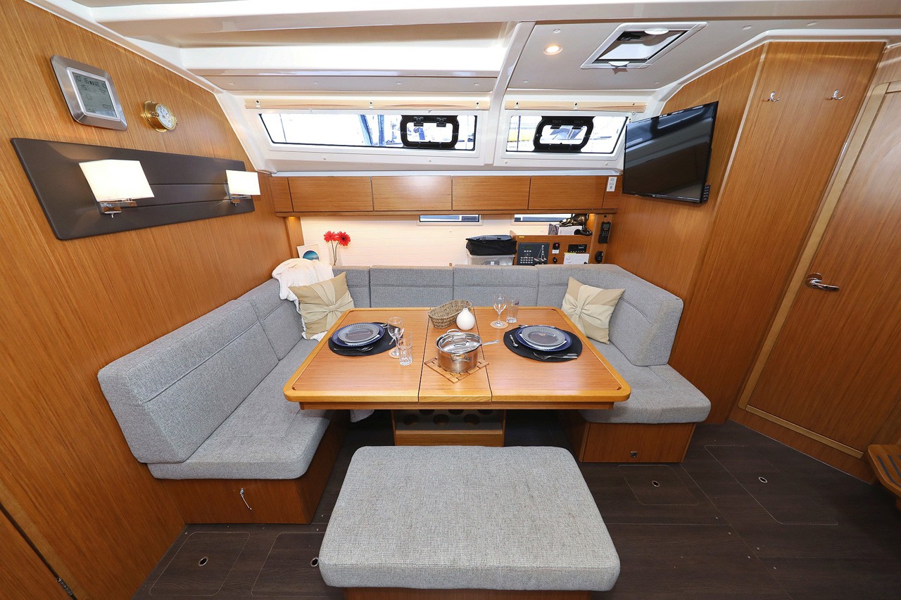 Bavaria Cruiser 46, Rubin | Yacht Charter Croatia