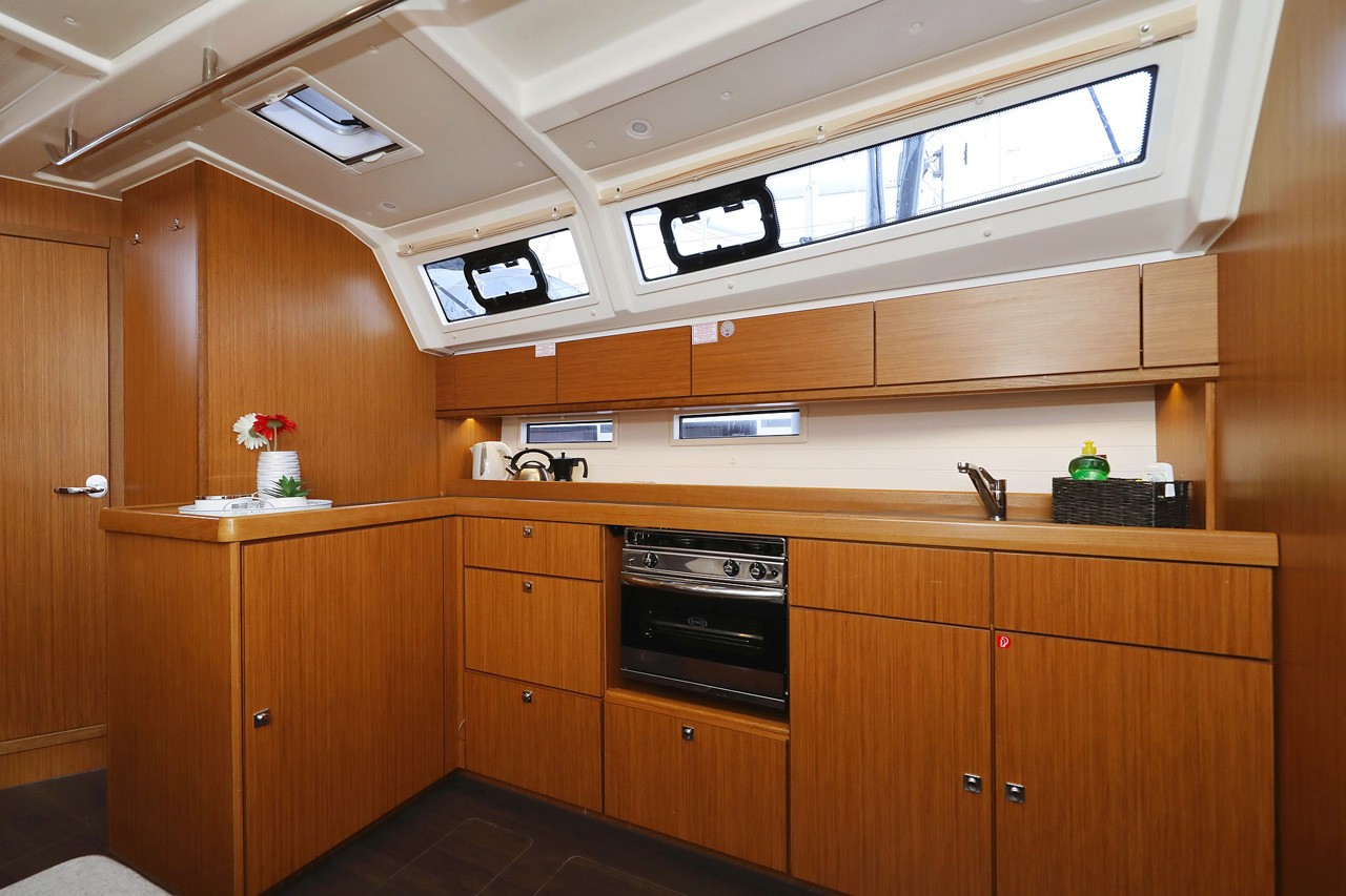 Bavaria Cruiser 46, Rubin | Yacht Charter Croatia