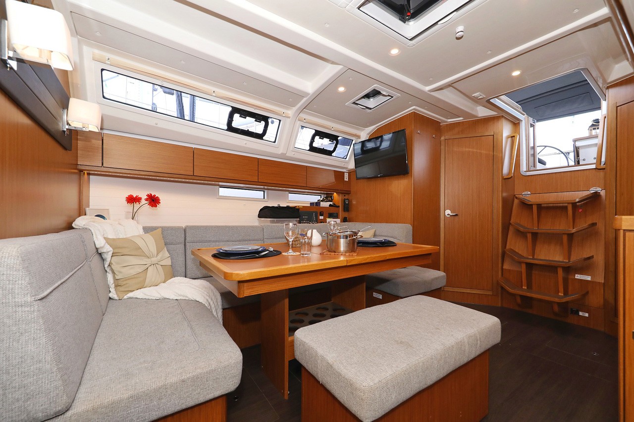 Bavaria Cruiser 46, Rubin | Yacht Charter Croatia