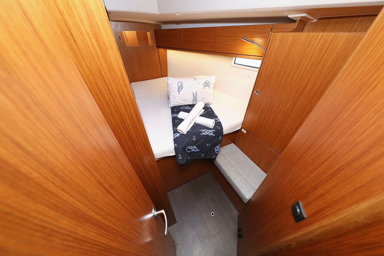 Bavaria Cruiser 46, Rubin | Yacht Charter Croatia