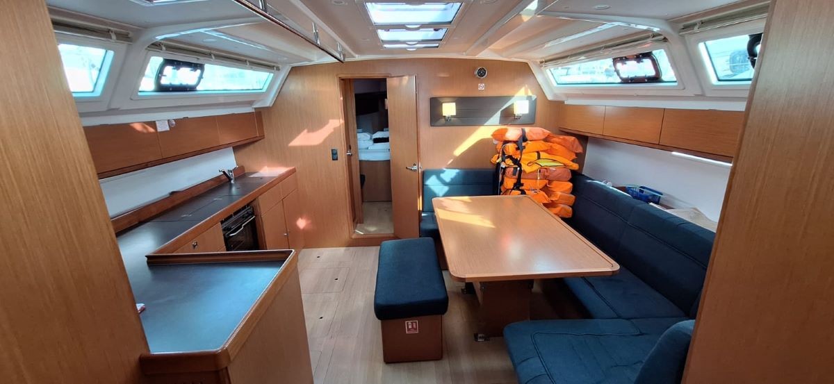 Bavaria Cruiser 46, Galeb | Yacht Charter Croatia