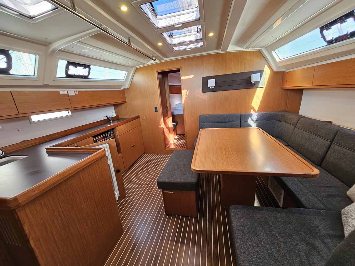 Bavaria Cruiser 46, Romi | Yacht Charter Croatia