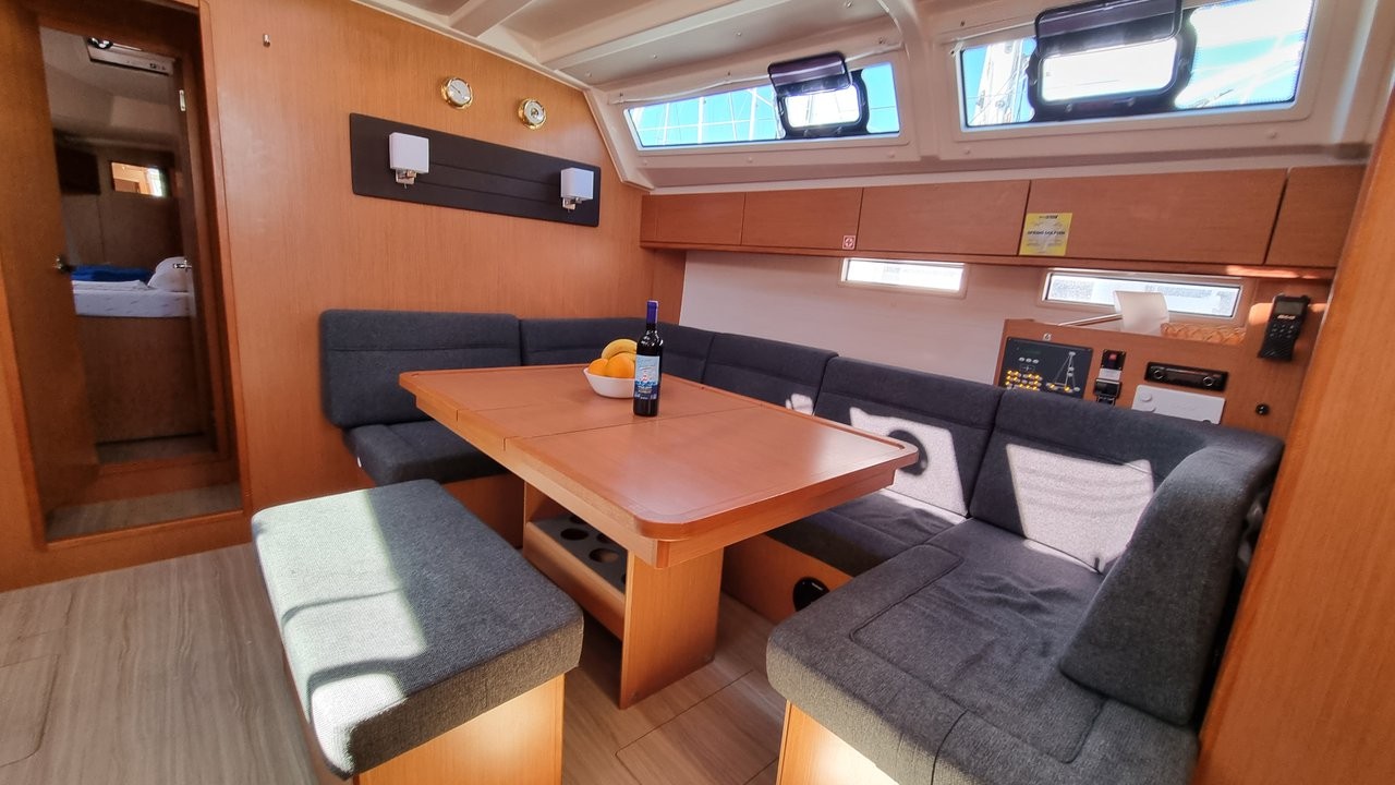 Bavaria Cruiser 46, Spring Dolphin | Yacht Charter Croatia