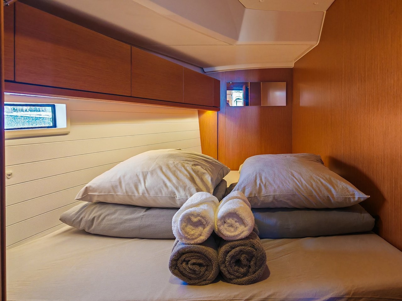 Bavaria Cruiser 46, Blaca | Yacht Charter Croatia