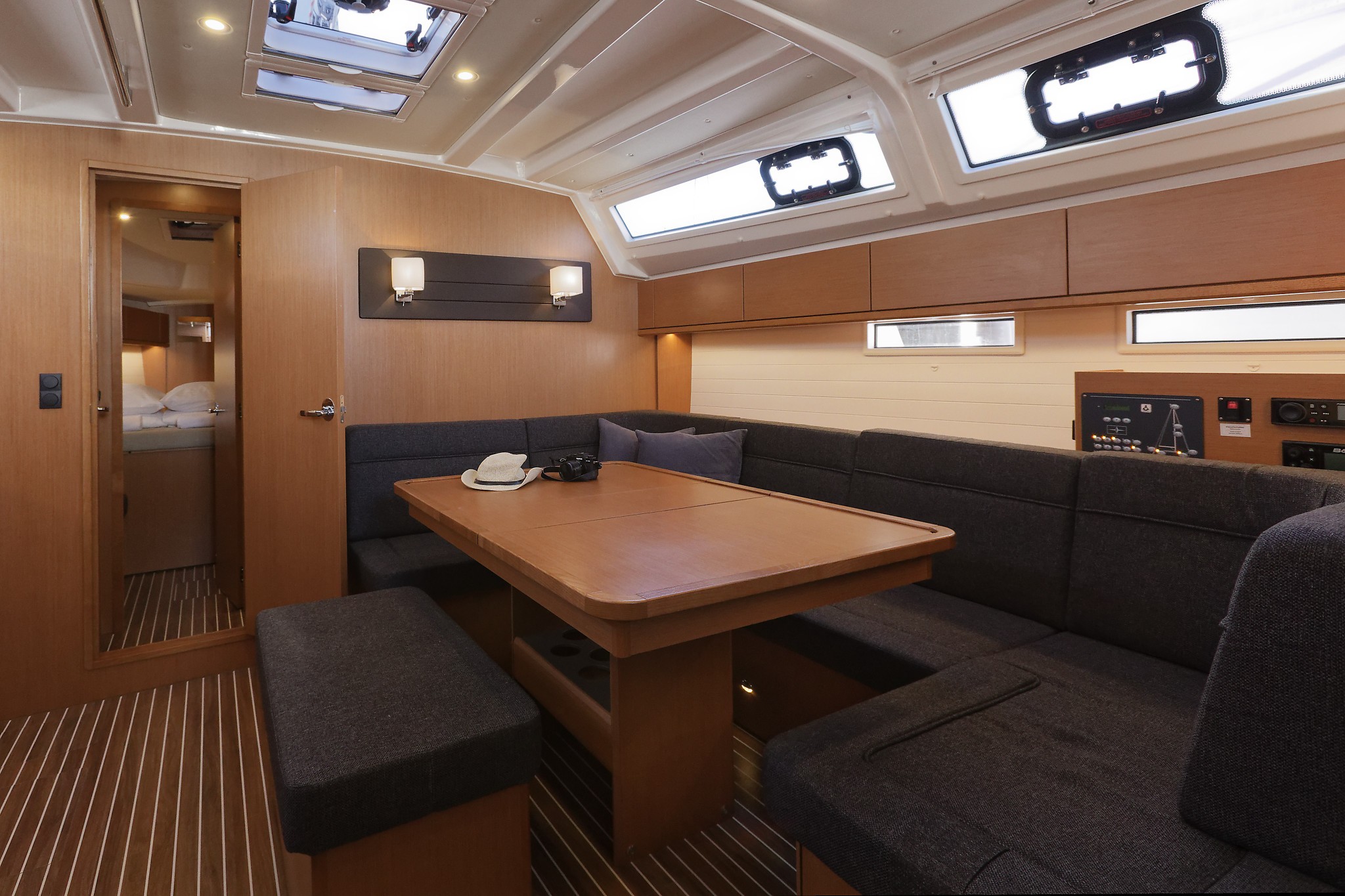 Bavaria Cruiser 46, Val | Yacht Charter Croatia