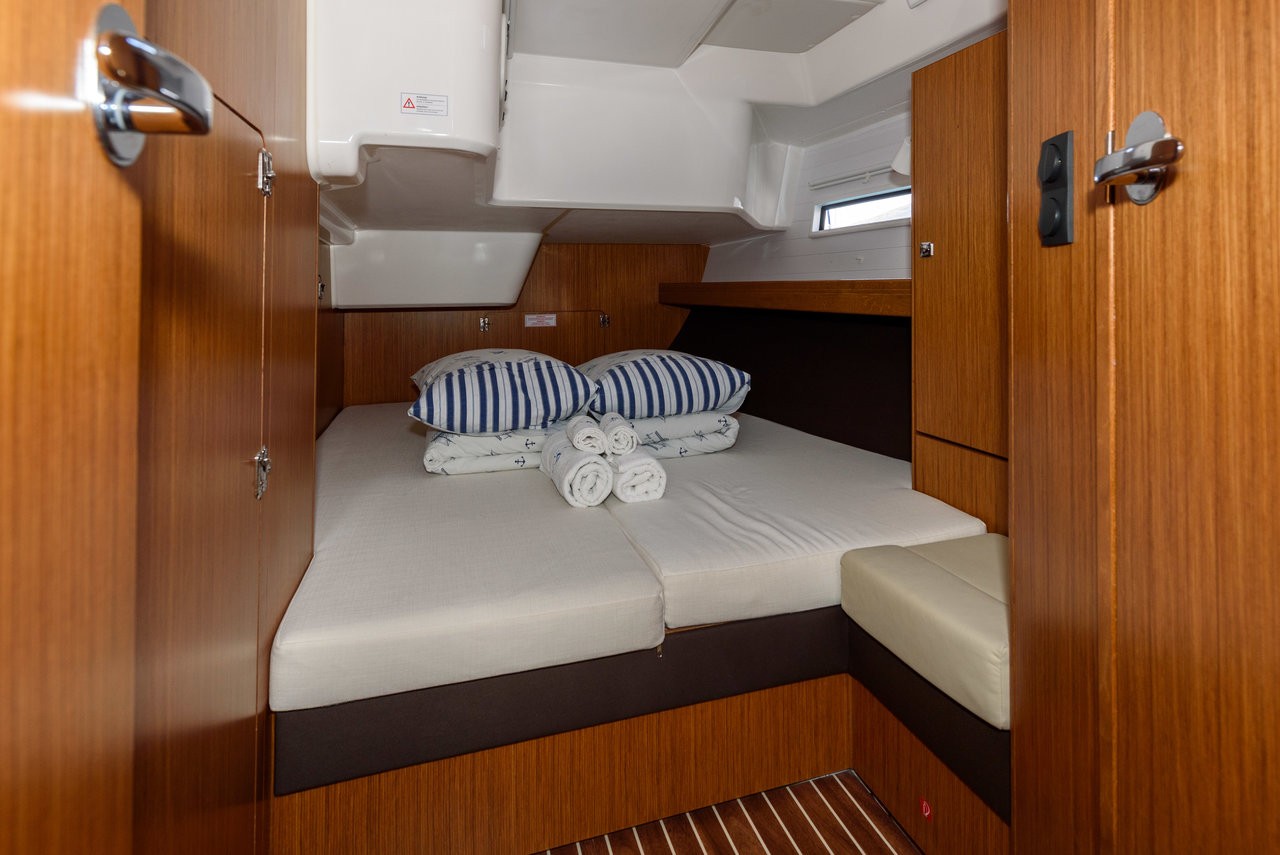 Bavaria Cruiser 51, Bubble | Yacht Charter Croatia