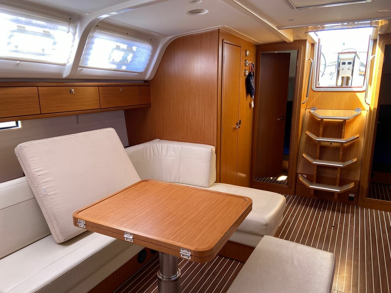 Bavaria Cruiser 51, Locura | Yacht Charter Croatia