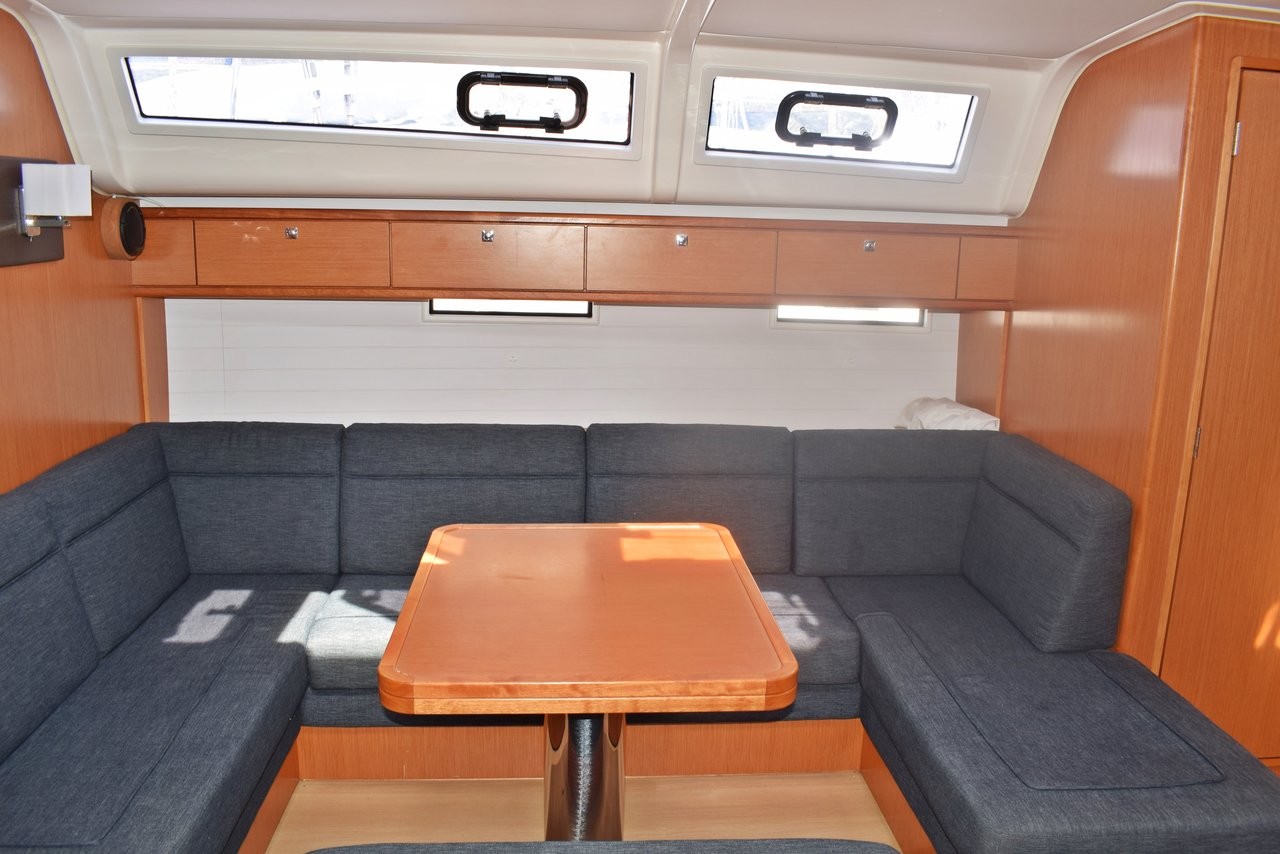 Bavaria Cruiser 51, Podkamenica | Yacht Charter Croatia