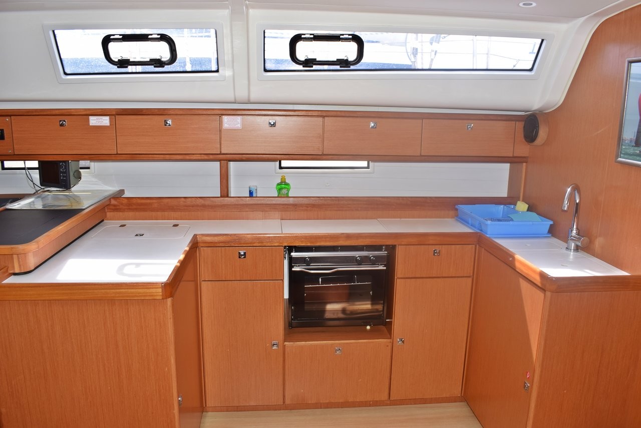 Bavaria Cruiser 51, Podkamenica | Yacht Charter Croatia