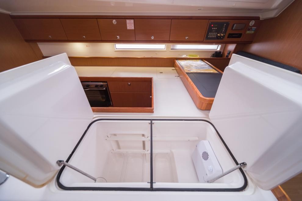 Bavaria Cruiser 56, LA VESTALE | Yacht Charter Croatia