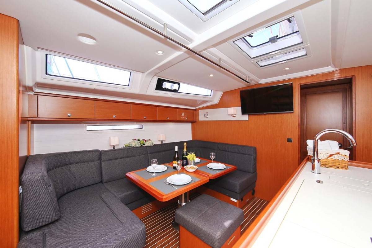 Bavaria Cruiser 56, El Karinjo | Yacht Charter Croatia
