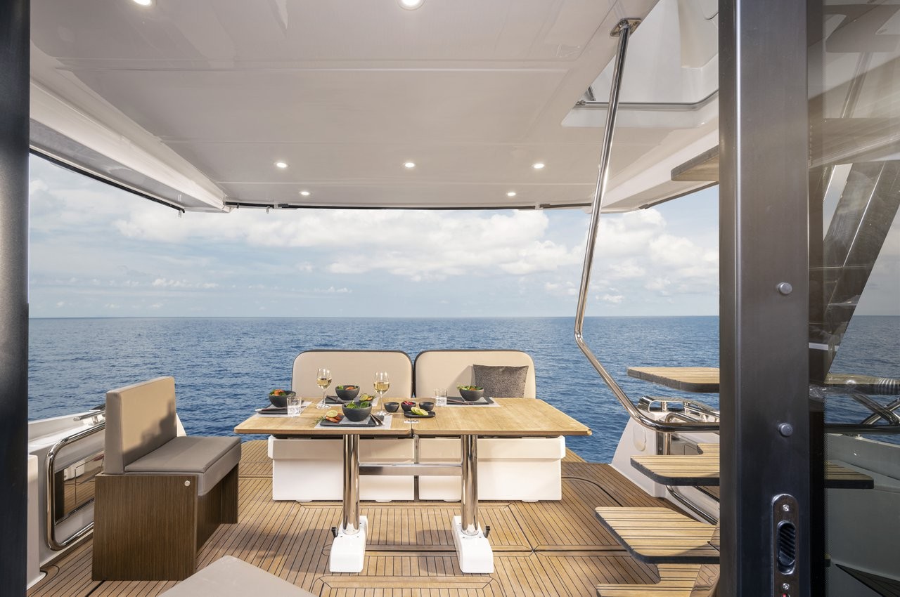 Bavaria Virtess 420, Lana | Yacht Charter Croatia