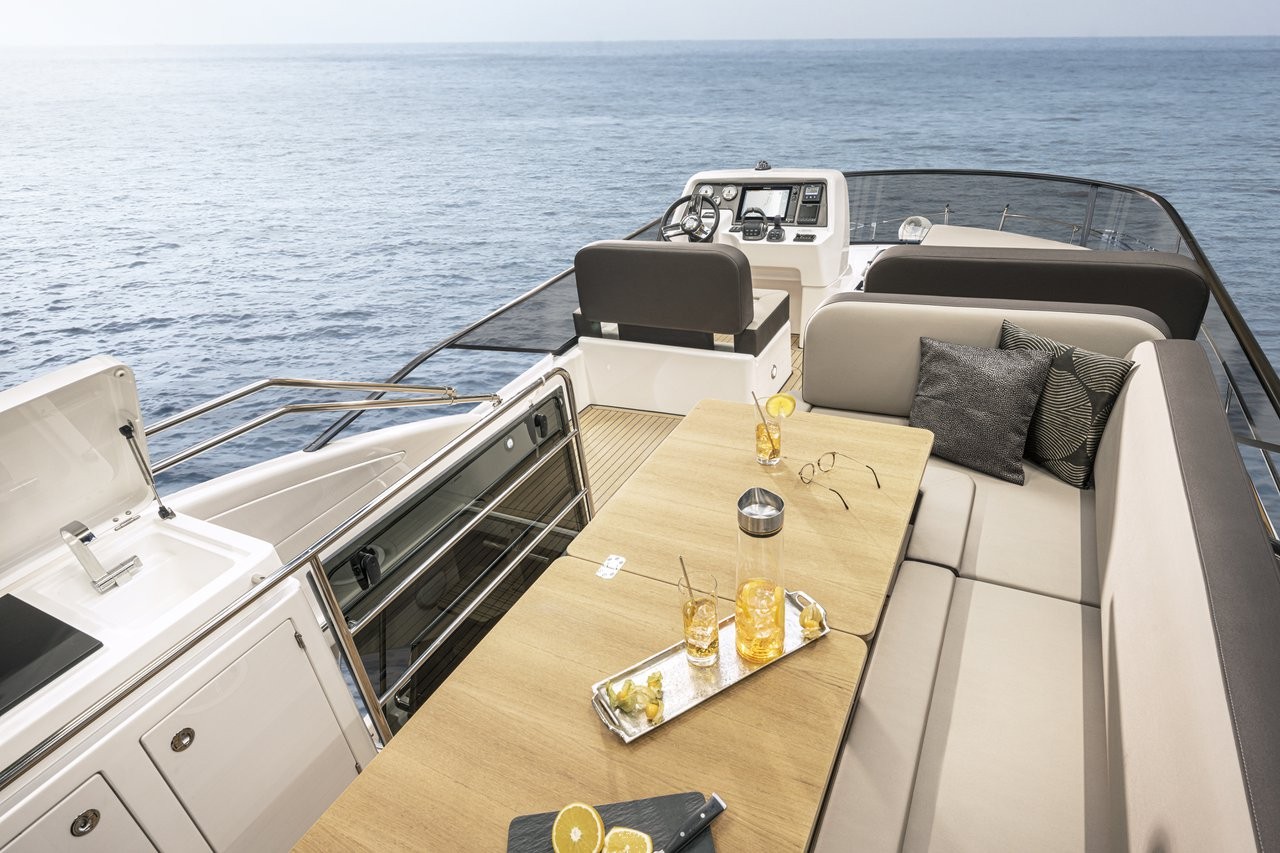 Bavaria Virtess 420, Lana | Yacht Charter Croatia