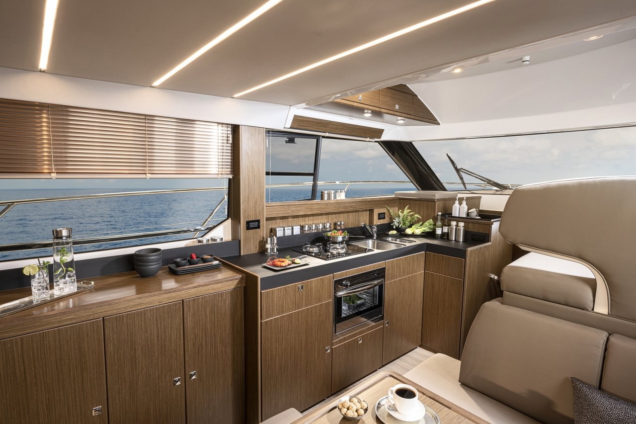 Bavaria Virtess 420, Lana | Yacht Charter Croatia