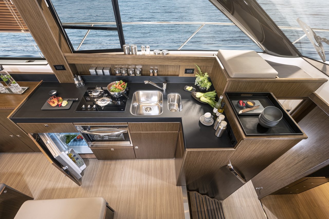 Bavaria Virtess 420, Lana | Yacht Charter Croatia