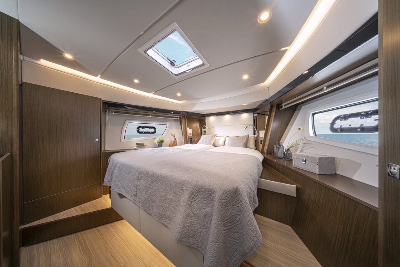 Bavaria Virtess 420, Lana | Yacht Charter Croatia