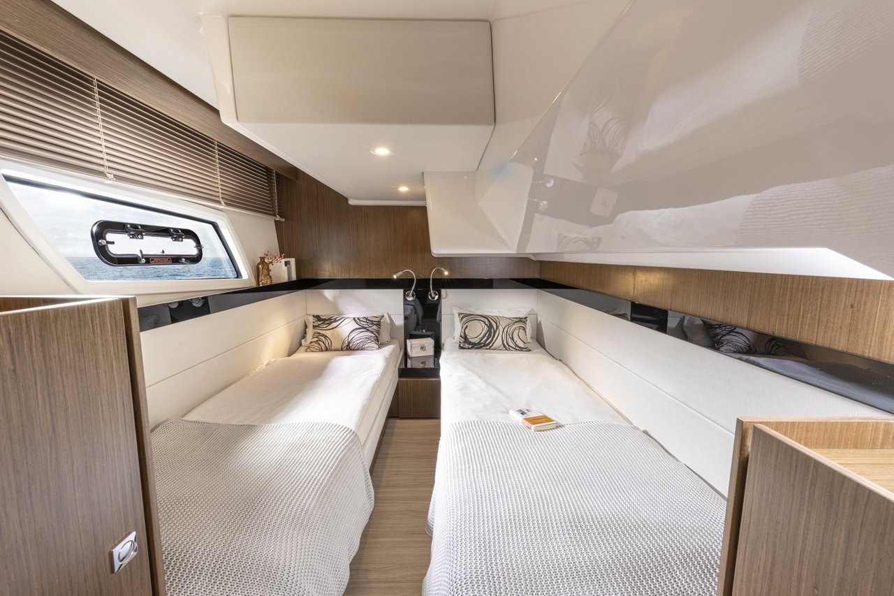 Bavaria Virtess 420, Lana | Yacht Charter Croatia