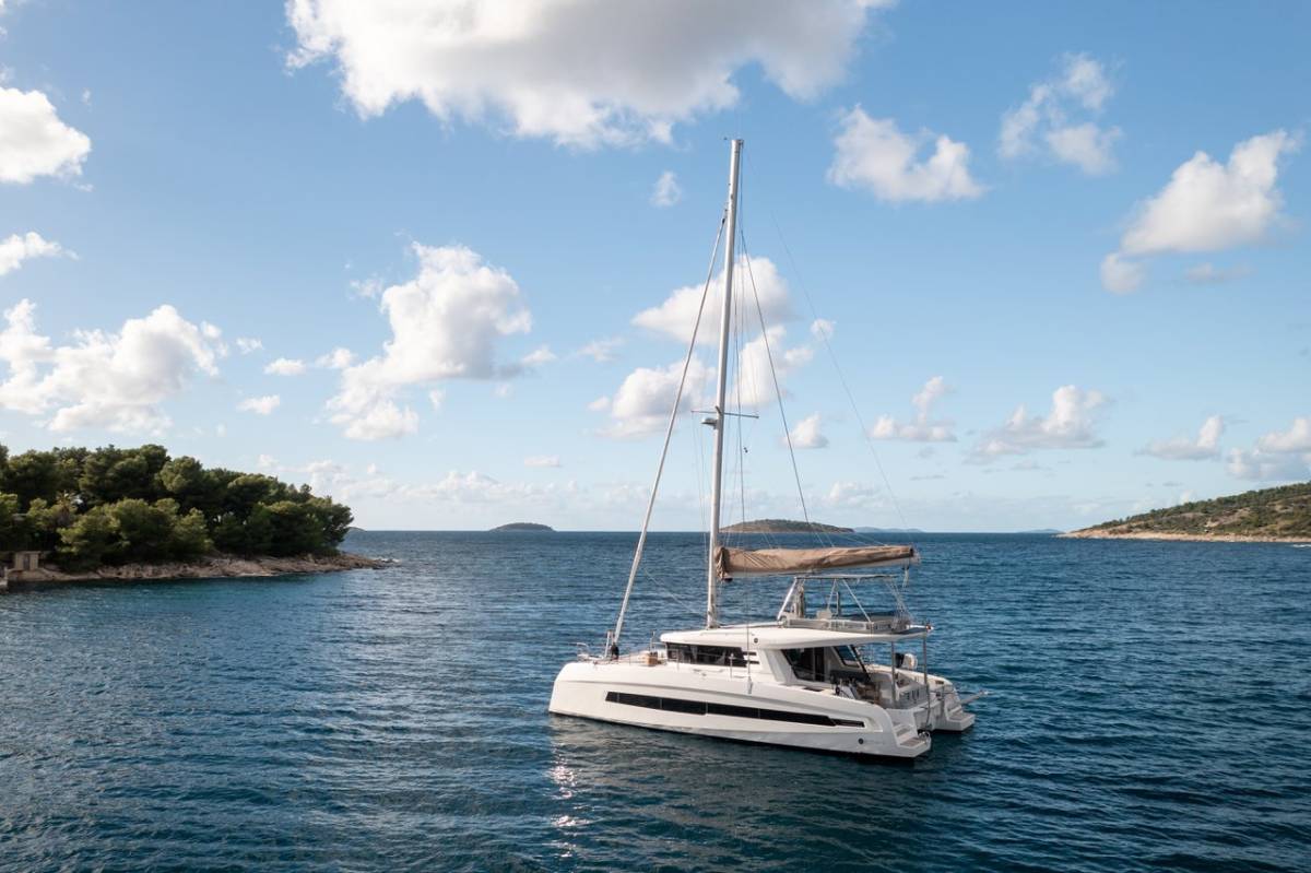 Cervetti 44, Bela | Yacht Charter Croatia