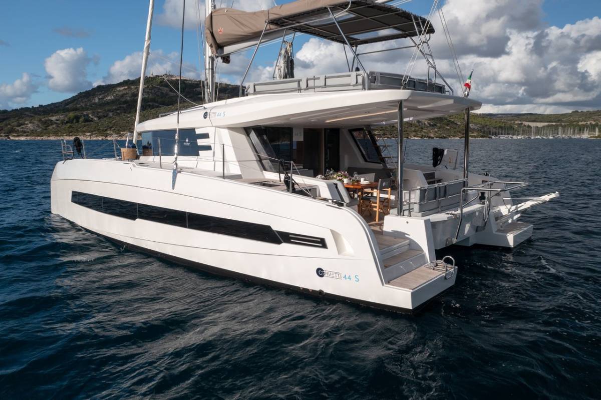 Cervetti 44, Bela | Yacht Charter Croatia