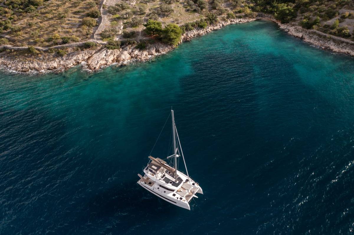 Cervetti 44, Bela | Yacht Charter Croatia
