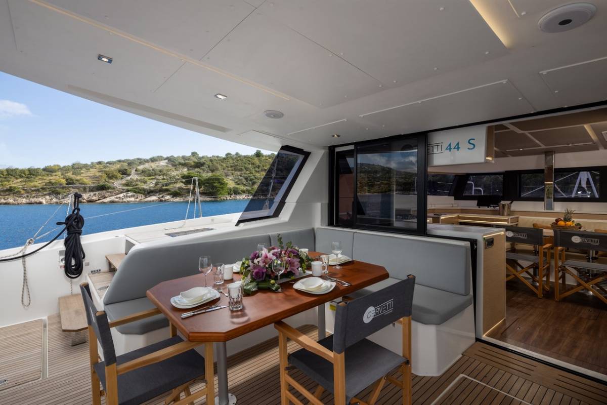 Cervetti 44, Bela | Yacht Charter Croatia