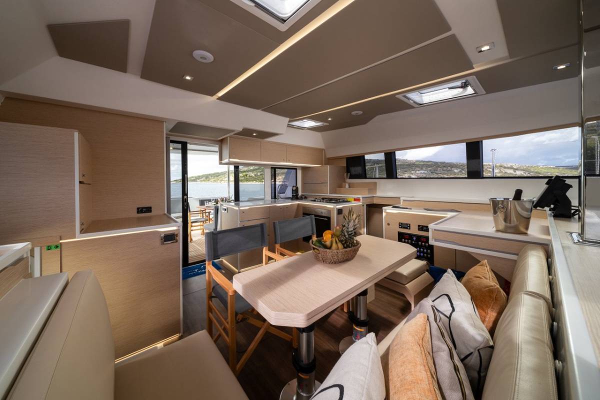 Cervetti 44, Bela | Yacht Charter Croatia