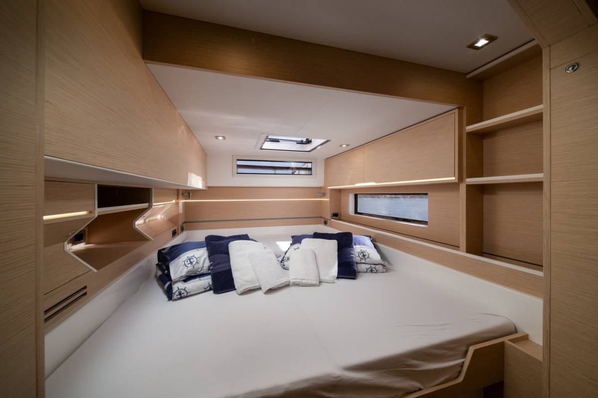 Cervetti 44, Bela | Yacht Charter Croatia