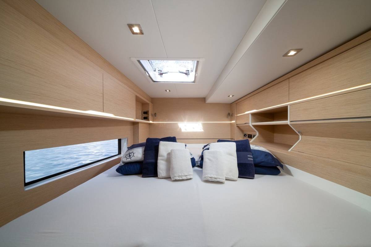 Cervetti 44, Bela | Yacht Charter Croatia