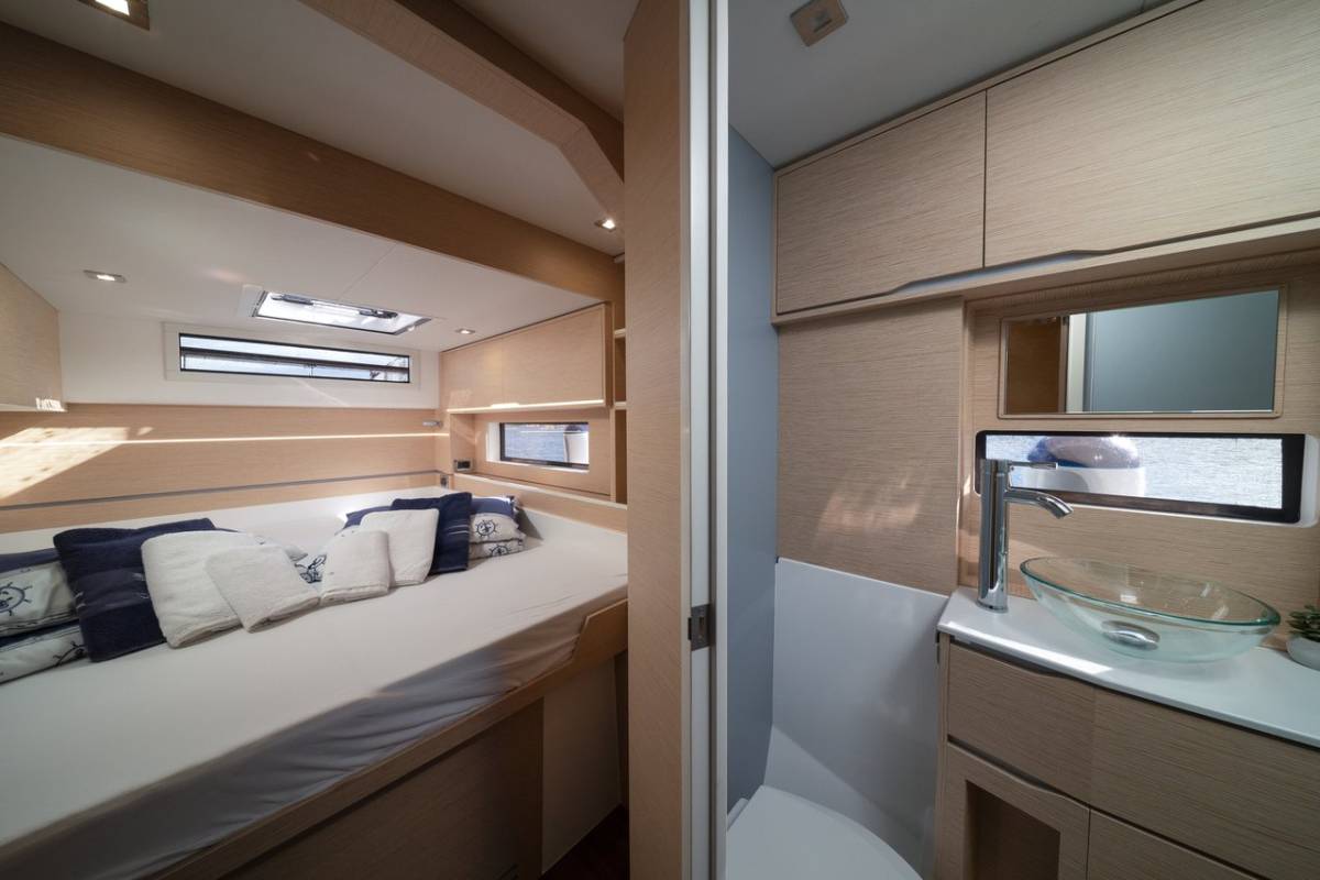 Cervetti 44, Bela | Yacht Charter Croatia