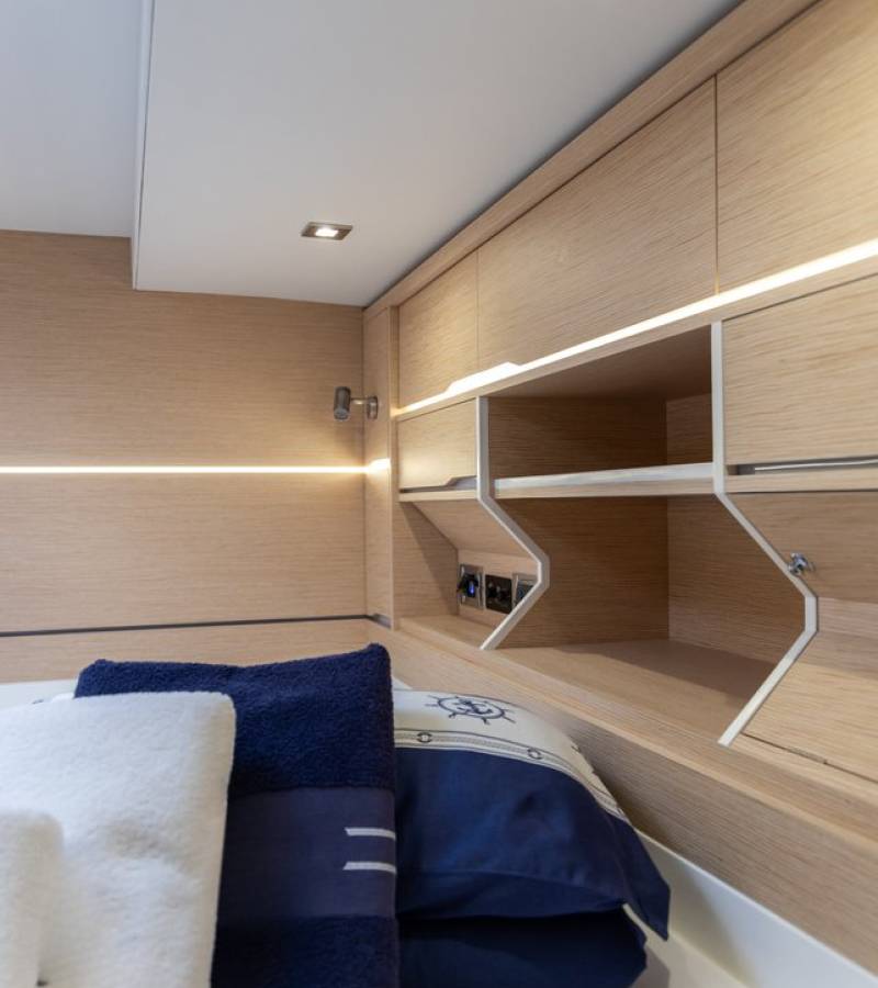 Cervetti 44, Bela | Yacht Charter Croatia