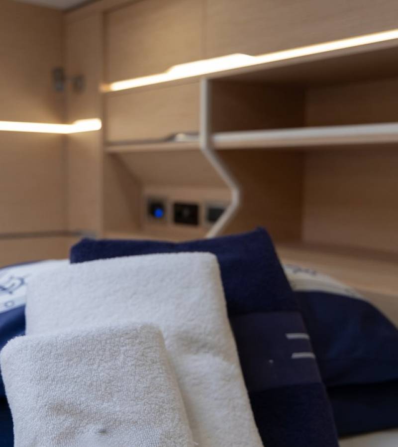 Cervetti 44, Bela | Yacht Charter Croatia
